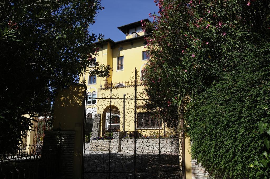 Villa Callas 16 Sirmione Room photo